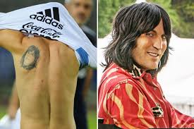 Messi has a new tattoo of his wife antonella s lips next to his groin. Lionel Messi Has A Tattoo Of Noel Fielding On His Back Jokes The Comic After Spotting Mystery Inking On Barcelona Star