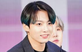 Dibujar, bailar y andar en skate. Jungkook Sale Con Una K Pop Idol Todo Sobre Sus Romances Film Daily