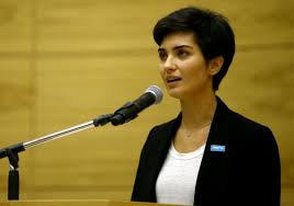 Tuba büyüküstün özel hayatı hakkında detayları bulabileceğiniz güzel bir yazı dizisi. Tuba Buyukustun Kocasi Onur Saylak A Ihanet Mi Etti Tuba Buyukustun Kimdir Haberi