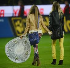 Die pilotfolge wurde am 29. Bundesliga Spielerfrauenalarm Beim Deutschen Meister Bilder Fotos Welt