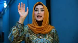 Dessy bertinggi badan 167 cm. Jarang Ke Salon Ini Cara Sederhana Desy Ratnasari Awet Muda News Entertainment Fimela Com