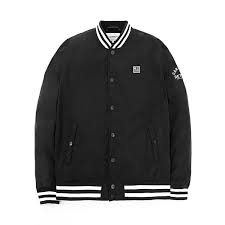 carhartt wip ss19 週末戶外著用推荐saturday best tracksuit 向來不是日常著用的首選 意外地卻十分適合在春夏戶外活動時穿著 於充滿陽光照射的公園裡 與朋友聊天 喝著啤酒 共同享受著大自然給予的快樂 varsity jacket jackets fashion