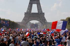 Sementara tujuh pemain imigran di antaranya memeluk agama islam. Menara Eiffel Rayakan Prancis Juara Piala Dunia 2018 Bolatimes Com
