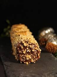Gateau Roule Au Caramel De Fruits Secs Au Chocolat Et Poudre De Nougatine Nougatine Gateau Roule Alimentation