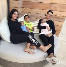 Georgina rodriguez had just figured out how to post some photographs alone page on instagram where the number of her supporters had expanded up to 1,2 million from the snapshot of georgina's. Warum Ronaldo Argentinien Sehr Mag Real Total