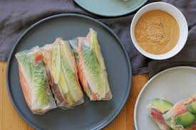Tolle Rolle Sommerrollen Mit Rauchertofu Erdnussdip Caros Kuche Rezept Sommerrollen Rezepte Lebensmittel Essen