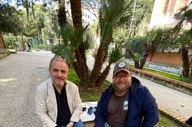 Rinasce a Napoli viale pedonale dedicato a Lennon ed Harrison - Notizie -  Ansa.it
