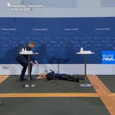 Ericsson's fredrik jejdling and mats pellbäck scharp, as well as omdia's james crawshaw and allan lee from far eastone. Euronews Turkce Danimarka Ilac Ajansi Yetkilisi Basin Toplantisinda Bayildi Facebook