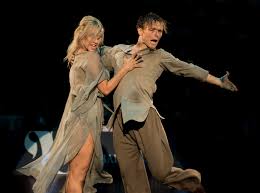 Das paar hatte sich ja in der vergangenen woche im finale gegen valentina pahde/valentin lusin und nicolas puschmann/vadim garbuzov. Kathrin Menzinger Vadim Garbuzov Mit I Am A Refugee Foto Bild Sport Tanz Menschen Bilder Auf Fotocommunity