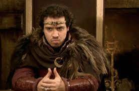 Simon astier alexandre astier roi arthur addicted series charming man long live sherlock holmes character inspiration fandoms. Alexandre Astier Roi Arthur Qui Voit Rouge Kaamelott Film Gif Alexandre Astier