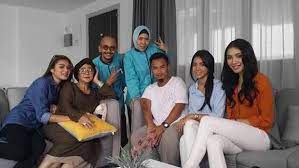 In return, damia offered him to be her personal driver. Pelakon Berdialog Ketika Prosedur Intubat Pengarah Minta Maaf Hiburan Mstar