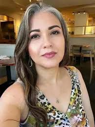 Hola cariño, estoy tan enamorado 💓 😘 de ti y por eso dejaré de preguntar,  dejaré mis porqués, simplemente iré y seguiré a donde vaya mi ❤️ 💜 ❤️ ❤️.  Te confiaré