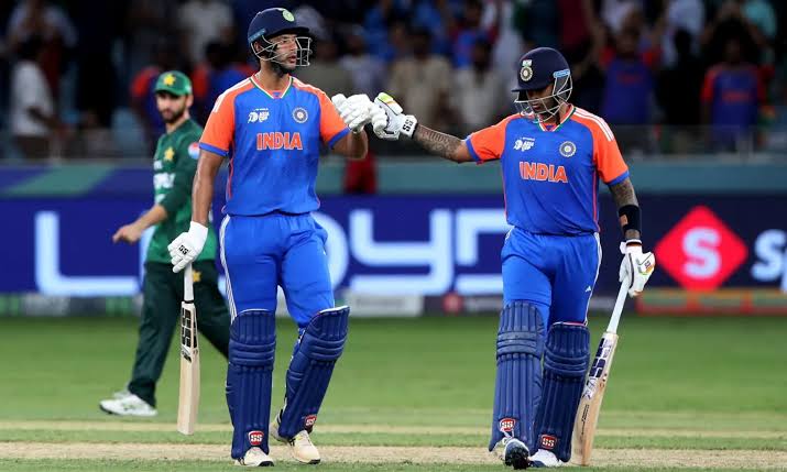 Pak vs Ind: India make short work of uninspiring Pakistan, win by 7 wickets  - Sport - DAWN.COM