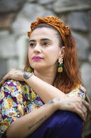 Belki de birileri bana umut vermeli bugünlerde"