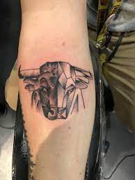 New Taurus Tattoo Half Realistic Half Geometric Stier Tattoo Geometrisch Stier