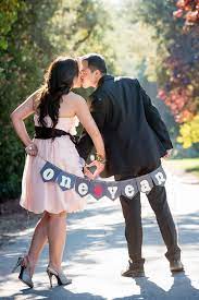 Daisy though daisies may at first glance look like a simple flower, their structure and texture is incredibly unique and exciting. The Frosted Petticoat One Year Itch Anniversary Photos Anniversary Photoshoot Wedding Anniversary Photos