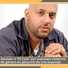Nacionales/ El cantante de música urbana Edward Edwin Bello mejor conocido  como "El Cata", es acusado de violencia de género por su expareja y de  inmediato trasladado a la Unidad de Género