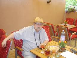 Doru stănculescu (n.25 iunie 1950, bucurești) este un cântăreț și instrumentist român de muzică folk.a debutat în anul 1968 cu melodia „ion crâșmaru, pe versuri de octavian goga.a realizat muzica pentru filmul porțile albastre ale orașului (1974, regia mircea mureșan).primul material discografic al artistului este un disc single editat în anul 1979 de casa de discuri. Haidi Hai È™i Pe Cal MÄƒ LegÄƒnai Un Interviu Cu Artistul Doru StÄƒnculescu Statisticianul Fotbalului