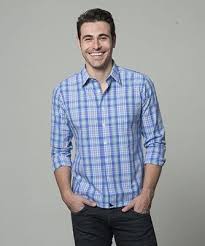 The Rules Of Wearing An Untucked Shirt B