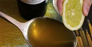 230 de antioxidanti, din care fac parte peste 30 de compusi fenolici. Beneficiile Unei Linguri De Ulei De MÄƒsline Cu O LÄƒmaie StoarsÄƒ