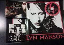 If anyone wants to follow my Instagram it's mari1ynman5onfanatic a huge  collection of Manson pictures.