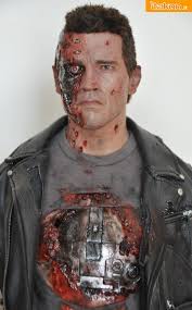 Art-Zone: custom T-800 Enterbay Battle Damaged Edition di Doc Logan,  artista italiano