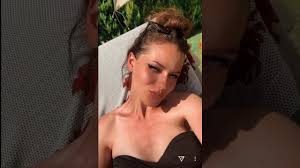 She is known for her roles as necla tekin in the tv series yaprak dökümü based on the novel by reşat nuri güntekin, and as feride in the tv series çalıkuşu, based on the novel by reşat nuri güntekin. Fahriye Evcen Instagram Story Youtube