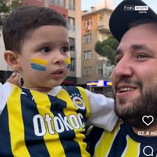 Lionel Messi survives horror tackle 😲 as PSG