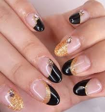 Las uñas acrilicas serán la excelente alternativa para 2019. Unas Acrilicas Negras Con Dorado Www Topnails Cl Acrilicas Con Esmalte Permanente Negro Punta Estas Color Mate Con Dorado O Plata Se Ven Muy Bien Nilar Ivied