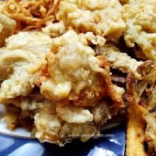 Buang akar cendawan, basuh dan leraikan kemudian toskan sehingga kering air. Cendawan Goreng Tepung Ranggup