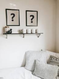 Wie wäre es, wenn du die bilder nicht aufhängst, sondern wie dekoobjekte auf dem. Wandbilder Furs Schlafzimmer Schlaf Mal Druber