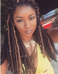 Black Brown And Blonde Faux Locs This Super Fast Trick To Getting Faux Locs Just Changed Every Lazy Human S Life Hair Styles Hair Inspiration Beautiful Hair