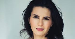 Renata Ramos's Instagram, Twitter & Facebook