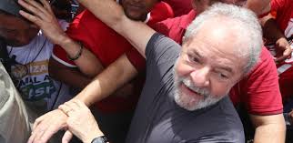 Lula diz em visita ao Comperj ser 'inaceitável' que unidade esteja parada