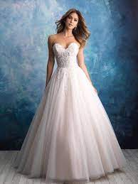 Ein festliches hochzeitskleid, elegante schuhe und schmückende accessoires: Allure Bridals 9565 Mockingbird Bridal Dallas Tx Bridal Gowns Bridesmaids Wedding Dresses Dallas Texas Hochzeitskleid Braut Kleider Hochzeit