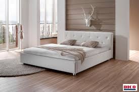 Das bett ist nicht nur der mittelpunkt des schlafzimmers, sondern auch einer der wichtigsten einrichtungsgegenstände in der gesamten wohnung. Polsterbetten Eine Grosse Farbauswahl Und Materialien An Polster