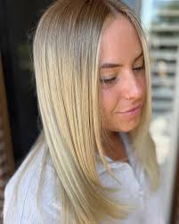 Before and after of today's beauty! scattered baylage foils , basin baylage  and toner to refresh those ends 💫