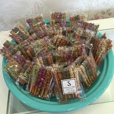 شيلاز كيكس البحرين on instagram ماشاءالله جديد شيلازكيكس البحرين اصابع البرتزلز بالشكولاتة والفستق الزعتر السمسم البيكان food decoration arabic food food