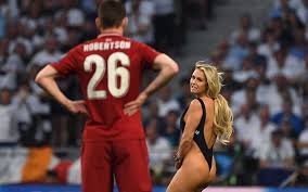 18 et 19 février / 25 et 26 février. Video Ligue Des Champions Une Streakeuse Interrompt La Finale Pour Un Coup Marketing