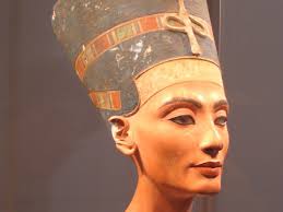 Today, nefertiti is remembered as an egyptian queen renowned for her beauty. Biography Of Queen Nefertiti Ancient Egyptian Queen