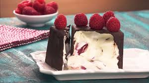 Treaty Yourself It S The Raspberry And Cream Surprise Dessert Rezepte Mit Himbeeren Himbeer Dessert Dessert Rezepte