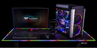 Einen eigenen windows 10 pc für office oder gaming zusammenzubauen ist nicht schwer und jeder kann sich seinen eigenen pc aus selbst zusammen gestellten komponenten bauen, wenn er einige dinge beachtet. Thermaltake Battlestation Rgb Gaming Desk Beleuchteter Gaming Tisch Kostet 1 200 Us Dollar