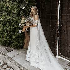 French bridal designer rime arodaky goes even further and says a veil is the star of the overall look (#nopressure), because they add a sense of magic and whimsy. she uses 3d appliqués to add. Wedding Veil Styles How To Choose The Right Length For Your Dress