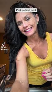 Yvette Bateman's Instagram, Twitter & Facebook