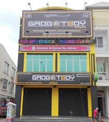 Servis pemasangan juga turut disediakan. Kilang Signboard