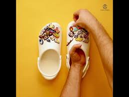 Great fun to brighten up your shoes! Crocs Jibbitz Charms Youtube