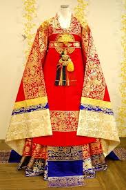 Pin By J Explores On Treasures Etc Korean Traditional Dress Korean Outfits Traditional Outfits