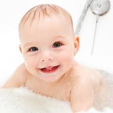 Does bathing help to reduce a baby's fever? A Parent S Guide For Bathing Your Baby To Avoid Eczema Flare Ups Mustela Usa
