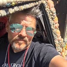 Mari Montgomery's Instagram, Twitter & Facebook