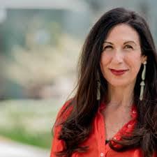 Lindsay Stark's Instagram, Twitter & Facebook